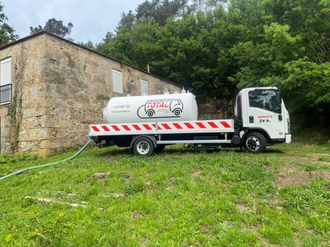 ¿Cómo desatascar una arqueta oculta?